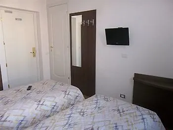Hotel Amalfi Milan 2*,  Italie