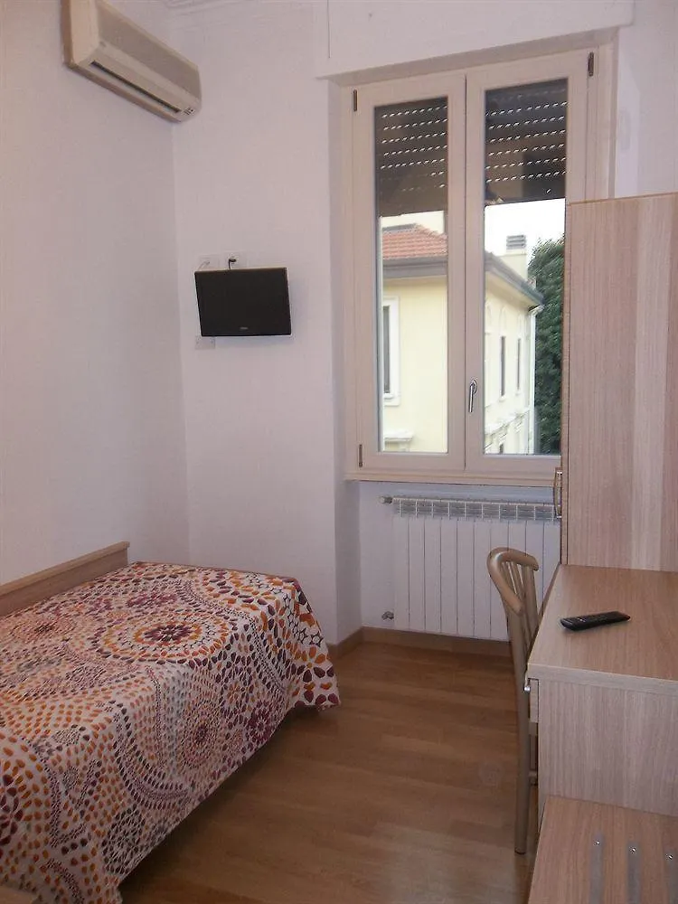 Hotel Amalfi Milan 2*,